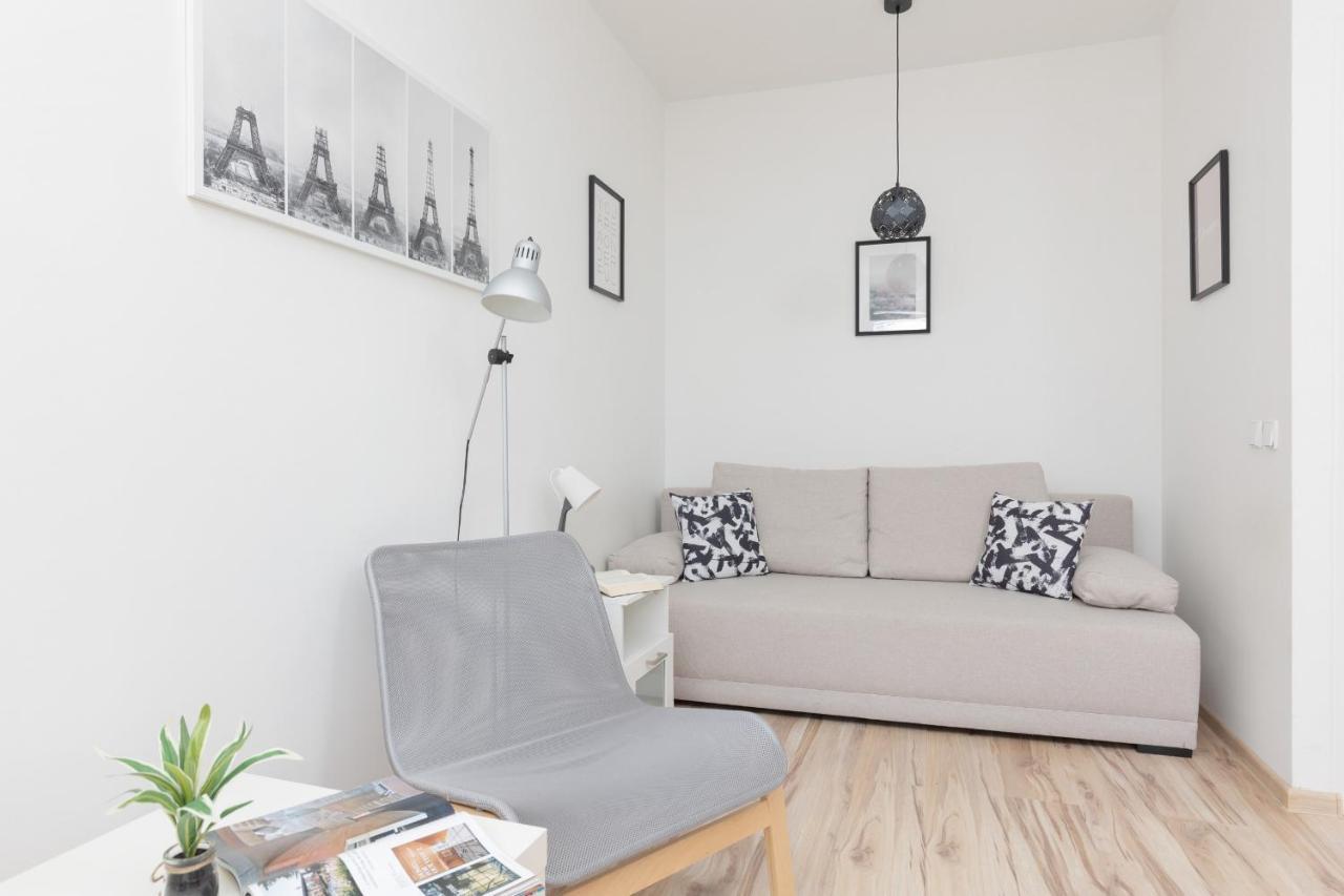 Metro Kabaty Lovely Studio Apartment By Noclegi Renters Varsóvia Exterior foto